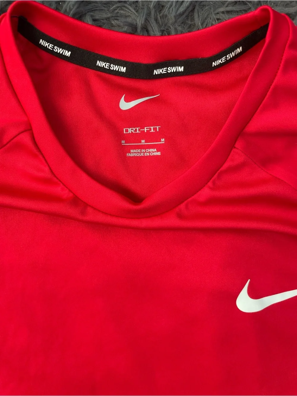 Men Size Medium Nike Dri-Fit Men's Short-Sleeve Hydroguard Workout T-Shirt Red